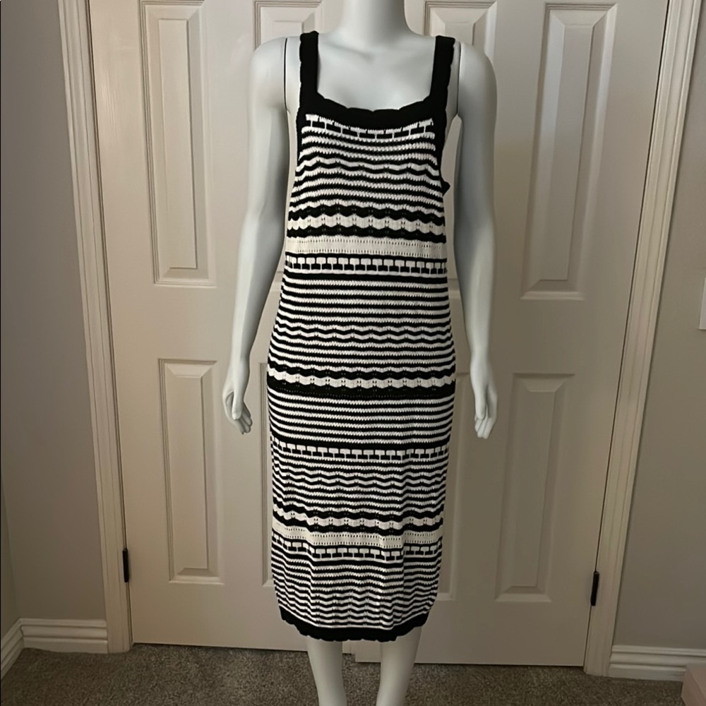 Joie Black & White knit dress sz L “nwot”